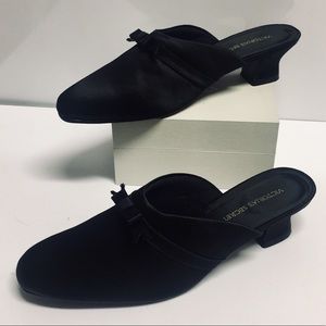Victoria Secret kitten heel Slip-On(S)